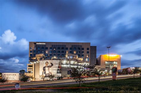 Hyde Park Corner: Shopping Mall in Johannesburg